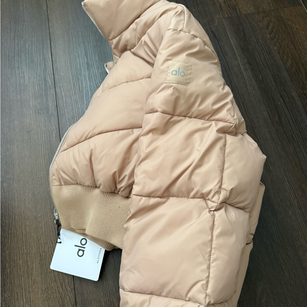 ALO Yoga cropped atmosphere puffer size medium new with tags - Picture 3 of 8